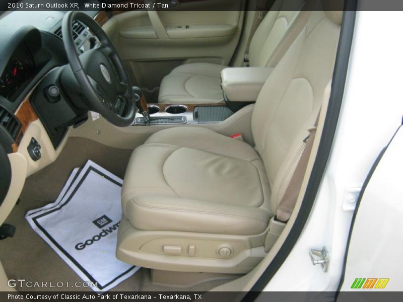  2010 Outlook XR Tan Interior