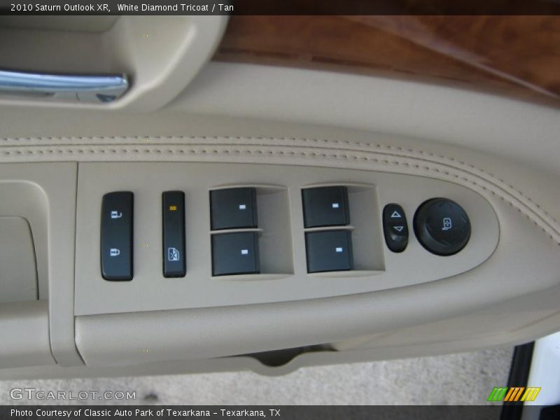 White Diamond Tricoat / Tan 2010 Saturn Outlook XR