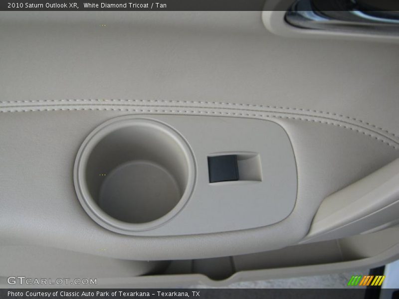 White Diamond Tricoat / Tan 2010 Saturn Outlook XR