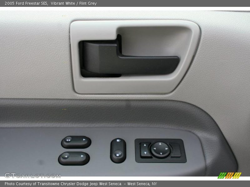 Vibrant White / Flint Grey 2005 Ford Freestar SES