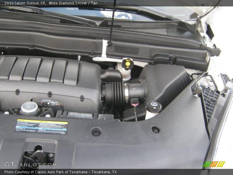 White Diamond Tricoat / Tan 2010 Saturn Outlook XR