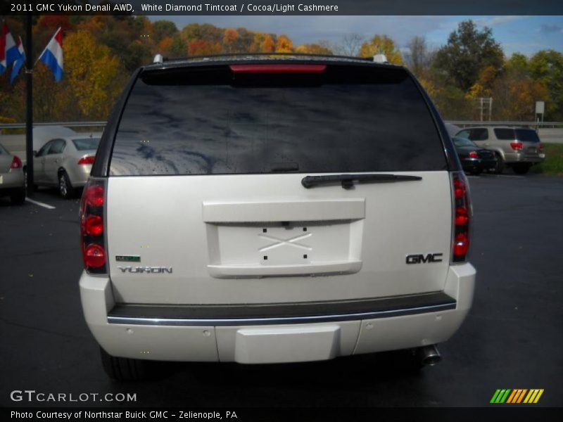 White Diamond Tintcoat / Cocoa/Light Cashmere 2011 GMC Yukon Denali AWD