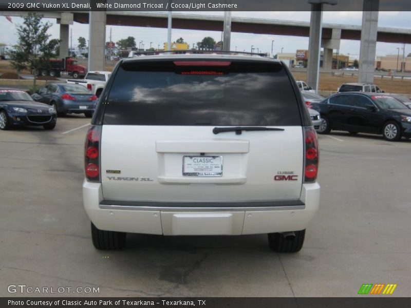 White Diamond Tricoat / Cocoa/Light Cashmere 2009 GMC Yukon XL Denali