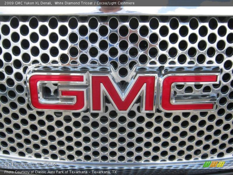 White Diamond Tricoat / Cocoa/Light Cashmere 2009 GMC Yukon XL Denali