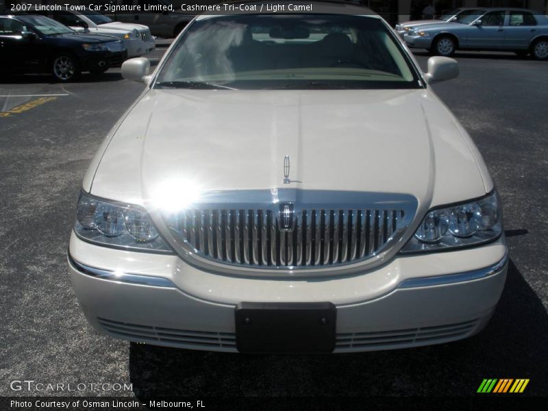 Cashmere Tri-Coat / Light Camel 2007 Lincoln Town Car Signature Limited
