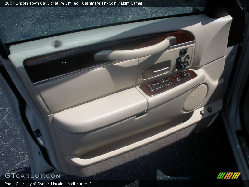 Cashmere Tri-Coat / Light Camel 2007 Lincoln Town Car Signature Limited
