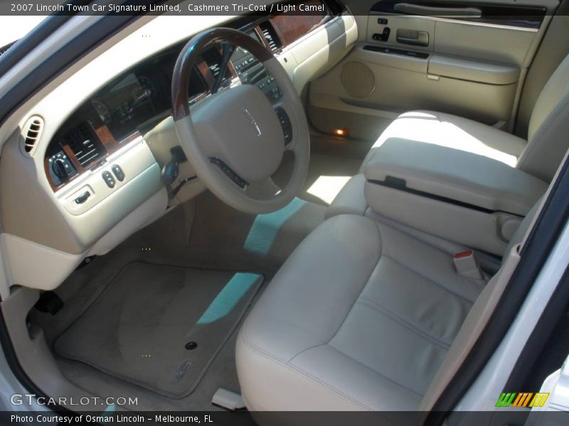 Cashmere Tri-Coat / Light Camel 2007 Lincoln Town Car Signature Limited