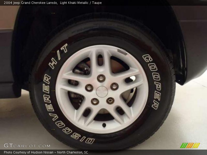  2004 Grand Cherokee Laredo Wheel