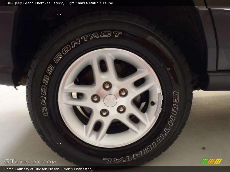  2004 Grand Cherokee Laredo Wheel