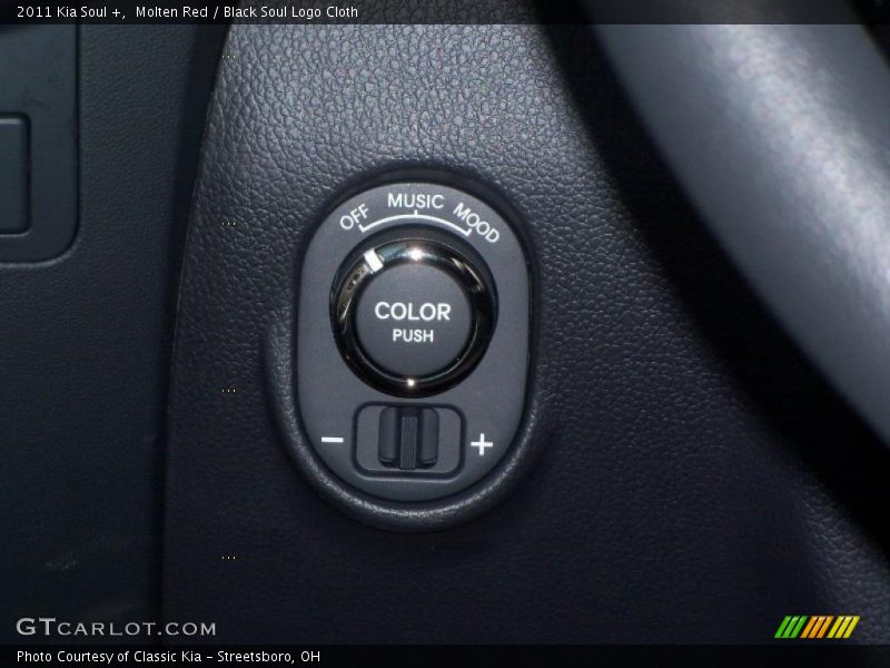 Molten Red / Black Soul Logo Cloth 2011 Kia Soul +