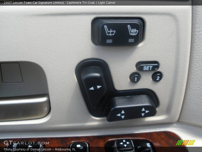 Cashmere Tri-Coat / Light Camel 2007 Lincoln Town Car Signature Limited