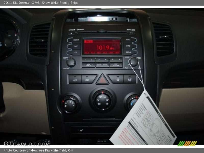 Snow White Pearl / Beige 2011 Kia Sorento LX V6