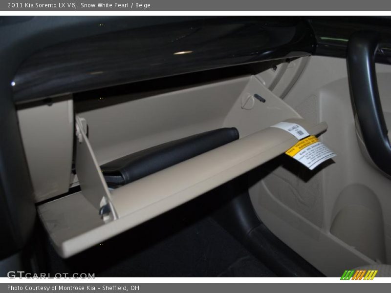 Snow White Pearl / Beige 2011 Kia Sorento LX V6
