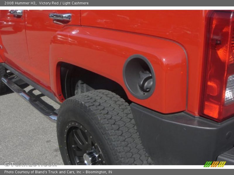 Victory Red / Light Cashmere 2008 Hummer H3