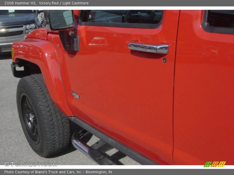 Victory Red / Light Cashmere 2008 Hummer H3