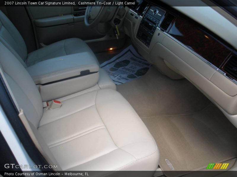 Cashmere Tri-Coat / Light Camel 2007 Lincoln Town Car Signature Limited
