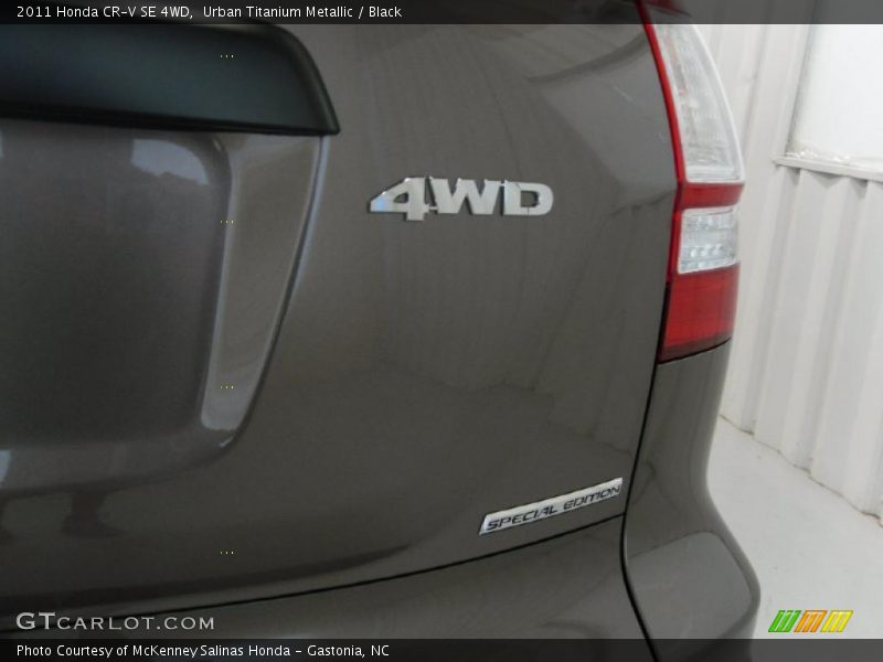 Urban Titanium Metallic / Black 2011 Honda CR-V SE 4WD