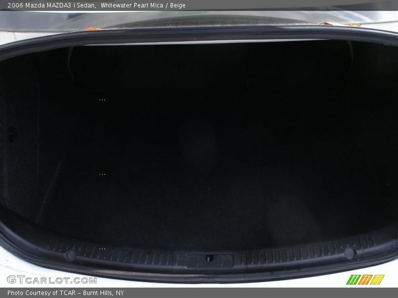 Whitewater Pearl Mica / Beige 2006 Mazda MAZDA3 i Sedan
