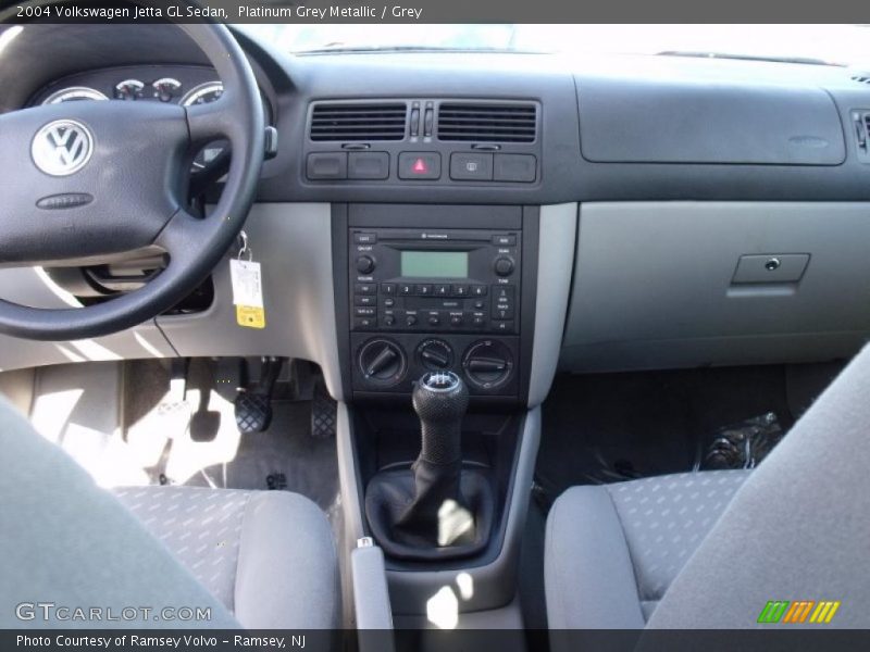 Platinum Grey Metallic / Grey 2004 Volkswagen Jetta GL Sedan