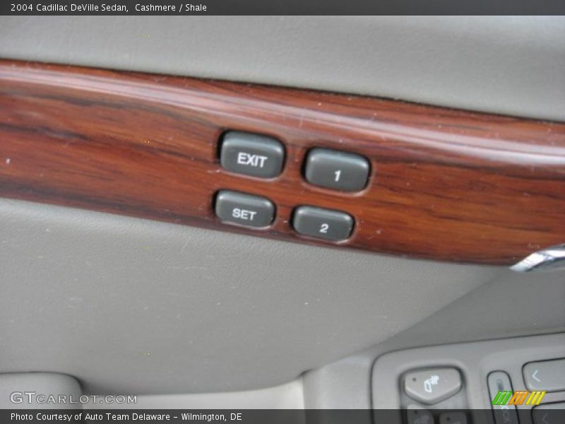 Cashmere / Shale 2004 Cadillac DeVille Sedan