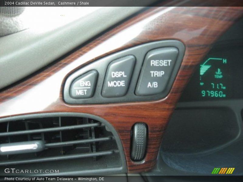 Cashmere / Shale 2004 Cadillac DeVille Sedan