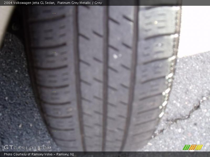 Platinum Grey Metallic / Grey 2004 Volkswagen Jetta GL Sedan