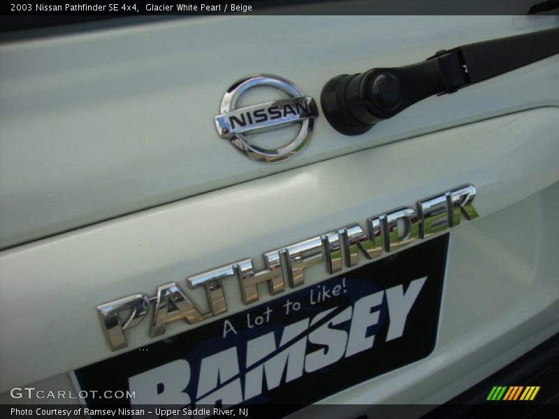 Glacier White Pearl / Beige 2003 Nissan Pathfinder SE 4x4