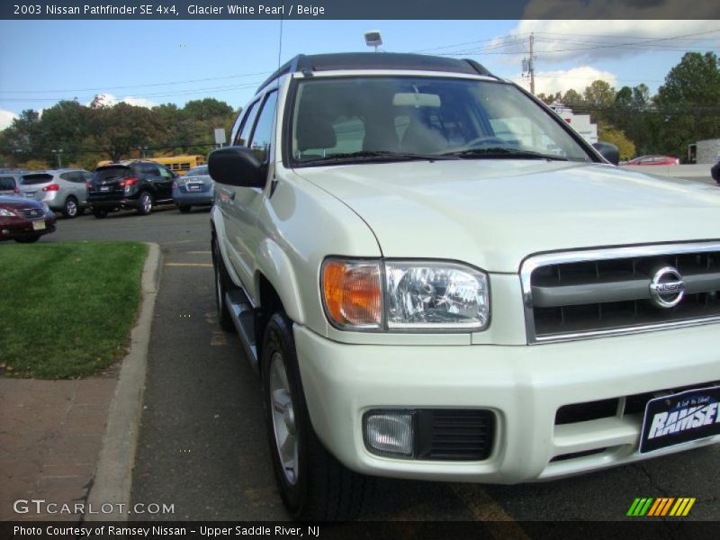 Glacier White Pearl / Beige 2003 Nissan Pathfinder SE 4x4