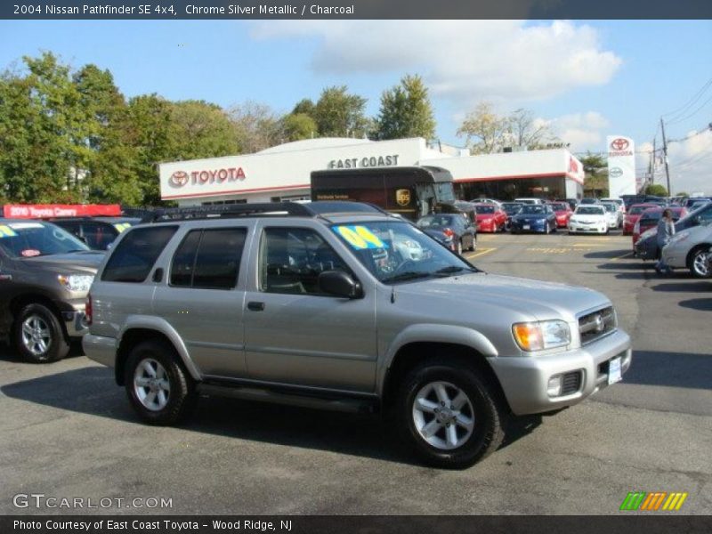 Chrome Silver Metallic / Charcoal 2004 Nissan Pathfinder SE 4x4