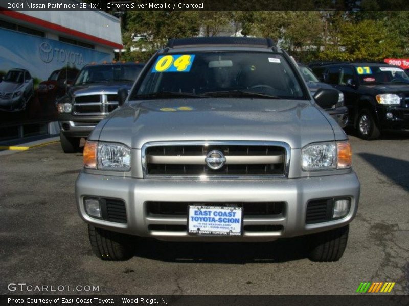 Chrome Silver Metallic / Charcoal 2004 Nissan Pathfinder SE 4x4