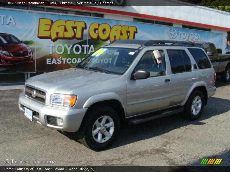 Chrome Silver Metallic / Charcoal 2004 Nissan Pathfinder SE 4x4