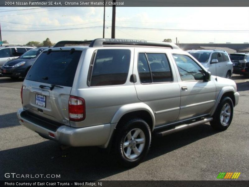 Chrome Silver Metallic / Charcoal 2004 Nissan Pathfinder SE 4x4