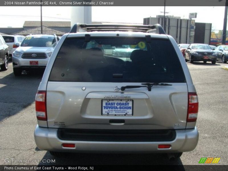 Chrome Silver Metallic / Charcoal 2004 Nissan Pathfinder SE 4x4