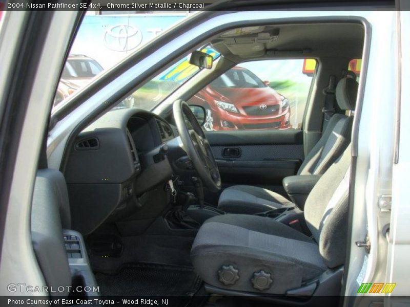 Chrome Silver Metallic / Charcoal 2004 Nissan Pathfinder SE 4x4