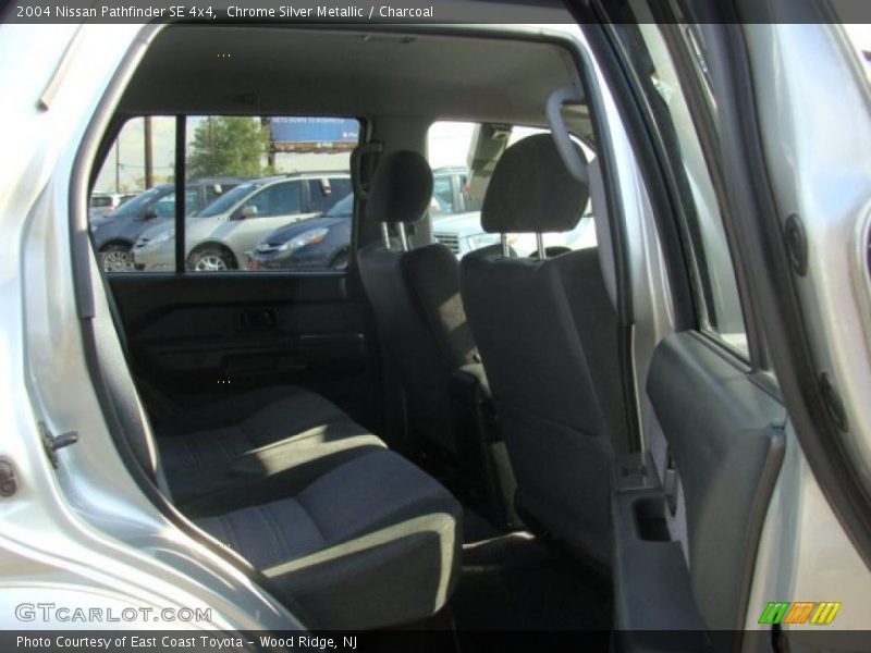 Chrome Silver Metallic / Charcoal 2004 Nissan Pathfinder SE 4x4