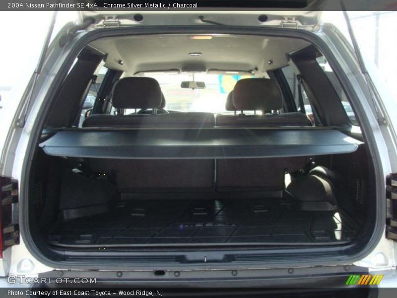 Chrome Silver Metallic / Charcoal 2004 Nissan Pathfinder SE 4x4