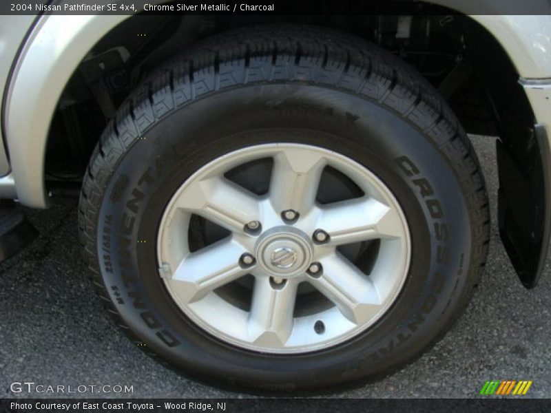 Chrome Silver Metallic / Charcoal 2004 Nissan Pathfinder SE 4x4