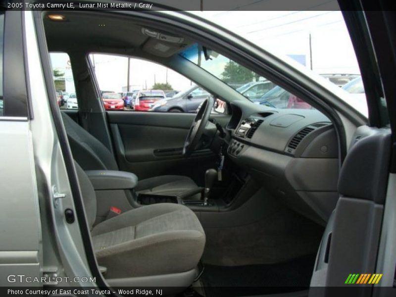 Lunar Mist Metallic / Gray 2005 Toyota Camry LE