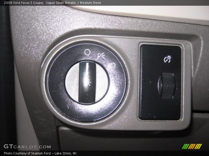 Vapor Silver Metallic / Medium Stone 2008 Ford Focus S Coupe