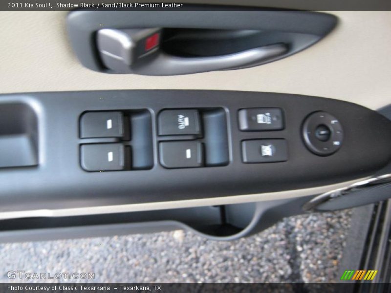 Shadow Black / Sand/Black Premium Leather 2011 Kia Soul !
