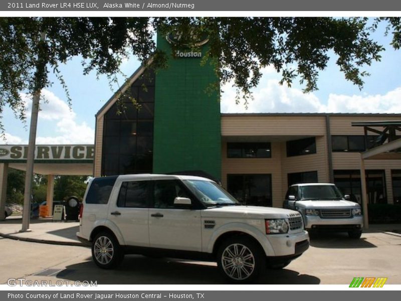 Alaska White / Almond/Nutmeg 2011 Land Rover LR4 HSE LUX