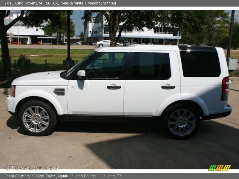 Alaska White / Almond/Nutmeg 2011 Land Rover LR4 HSE LUX