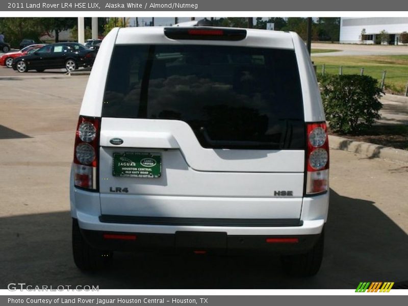 Alaska White / Almond/Nutmeg 2011 Land Rover LR4 HSE LUX