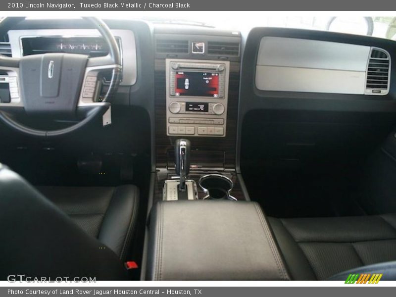 Dashboard of 2010 Navigator 
