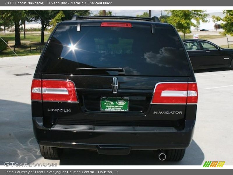 Tuxedo Black Metallic / Charcoal Black 2010 Lincoln Navigator