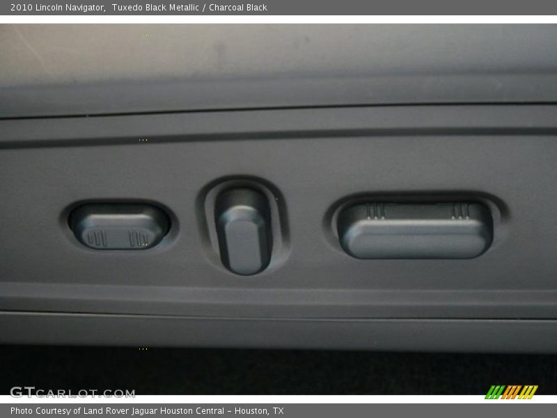 Tuxedo Black Metallic / Charcoal Black 2010 Lincoln Navigator