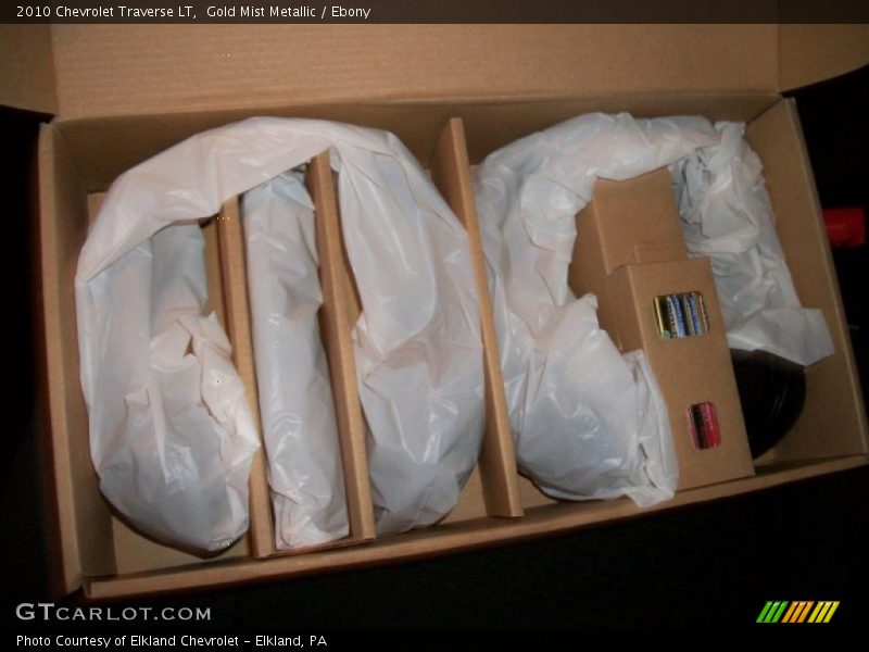 Gold Mist Metallic / Ebony 2010 Chevrolet Traverse LT