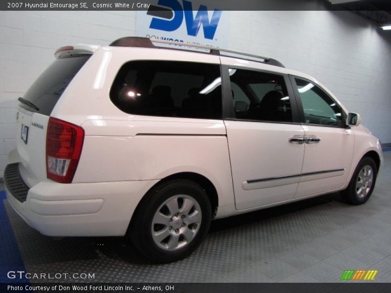 Cosmic White / Gray 2007 Hyundai Entourage SE