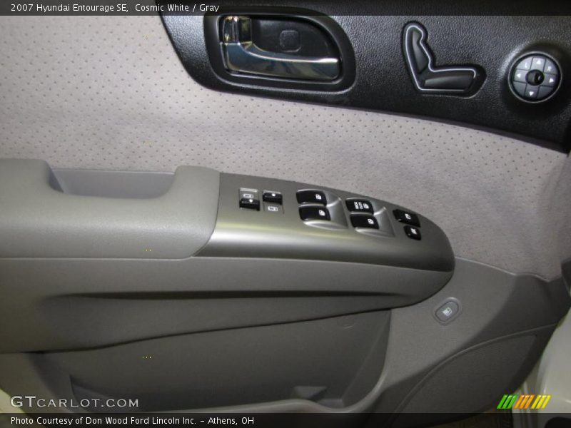 Cosmic White / Gray 2007 Hyundai Entourage SE