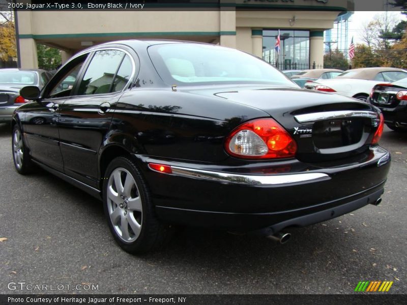 Ebony Black / Ivory 2005 Jaguar X-Type 3.0